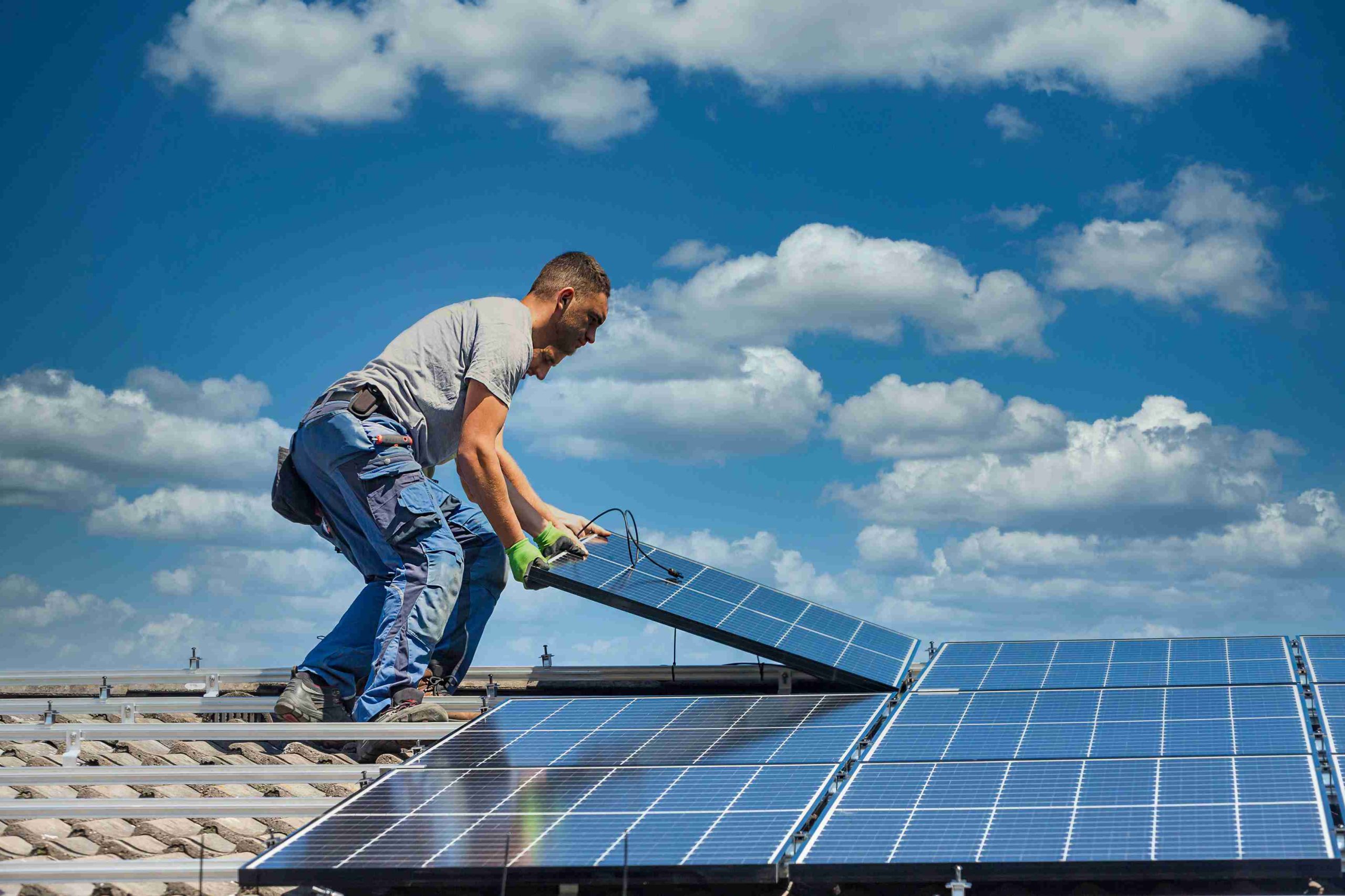Installation de panneaux photovoltaïques : le guide complet